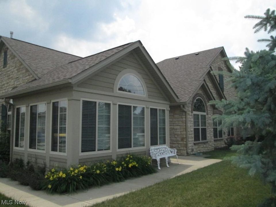 1st image of 190 Quarry Lakes Dr