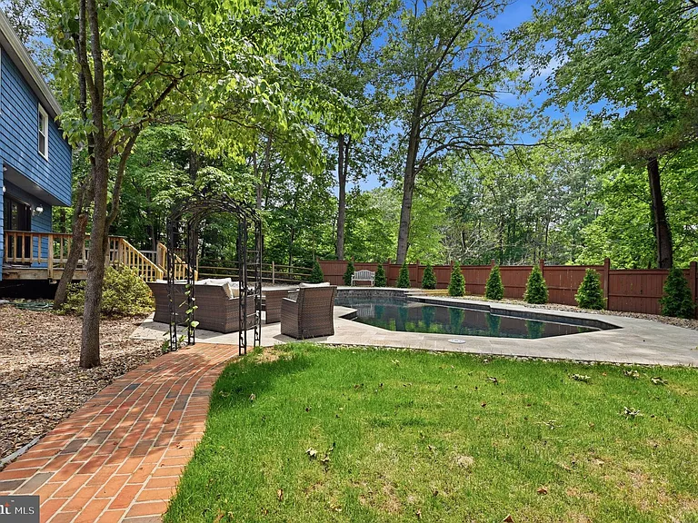 5610 Cavalier Woods Ln — Photo 51
