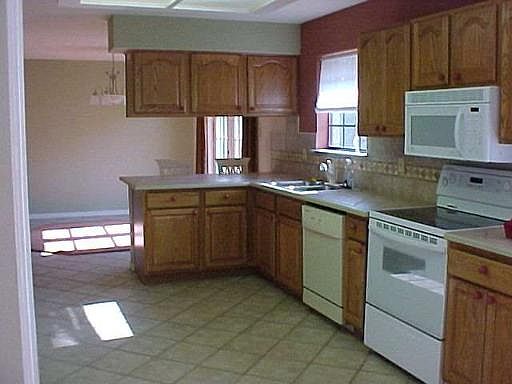 2nd image of 161 LAKE PARK DR
