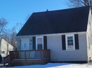 400 32nd Ave, Moline, IL 61265
