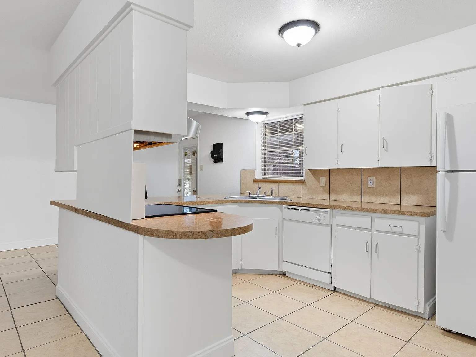 4 bed, 3.0 bath, 1949 sqft, $815 — Photo 4