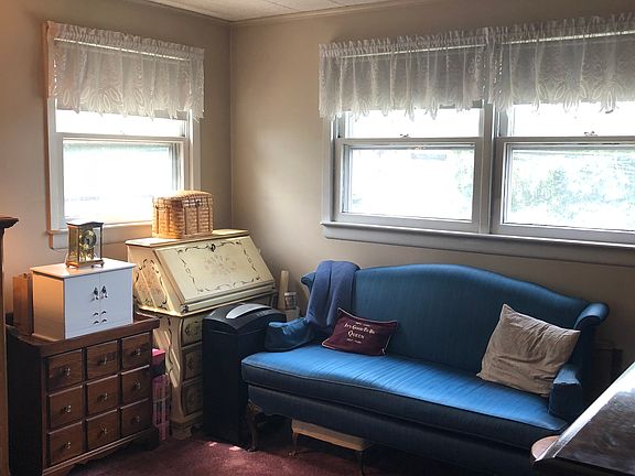 4th image of 50 Powell Ave