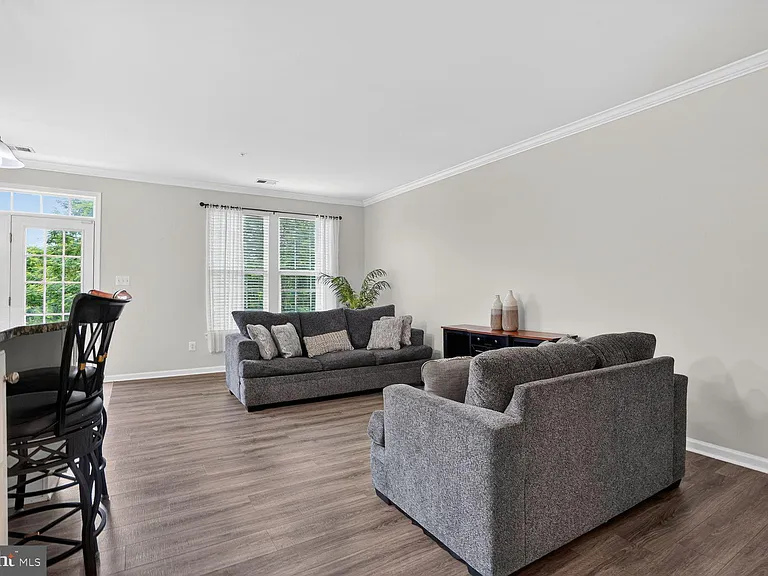 2621 Eastbourne Dr — Photo 14