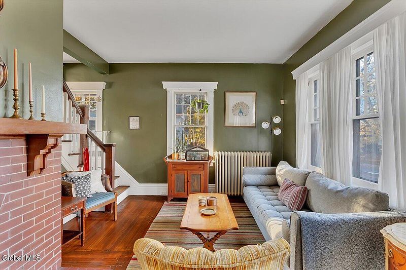 4th image of 216 Spring Avenue
