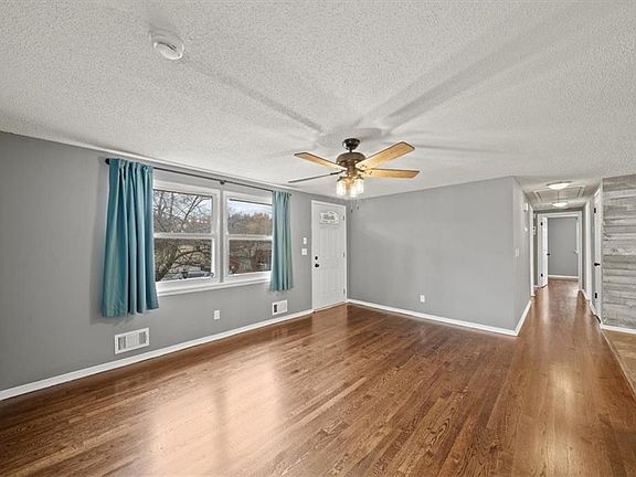3rd image of 4033 N Spruce Ave