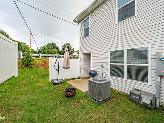 5th image of 728 Theobald Way