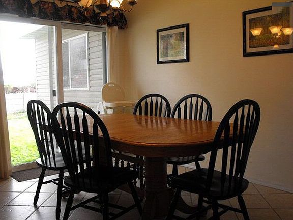 Dining with sliding doors