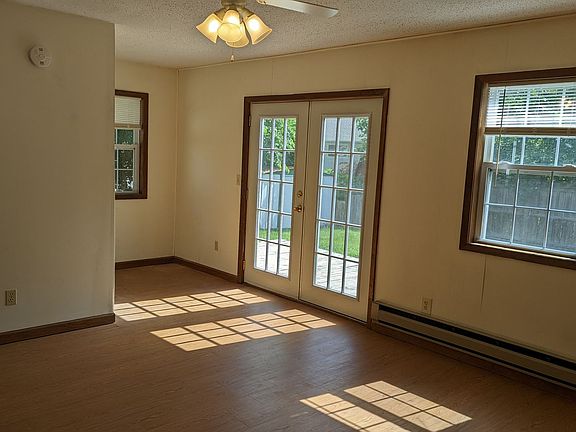 5th image of 810 Maplepark Dr