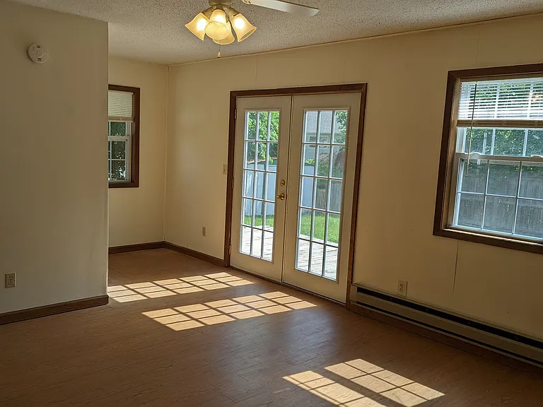 810 Maplepark Dr — Photo 5
