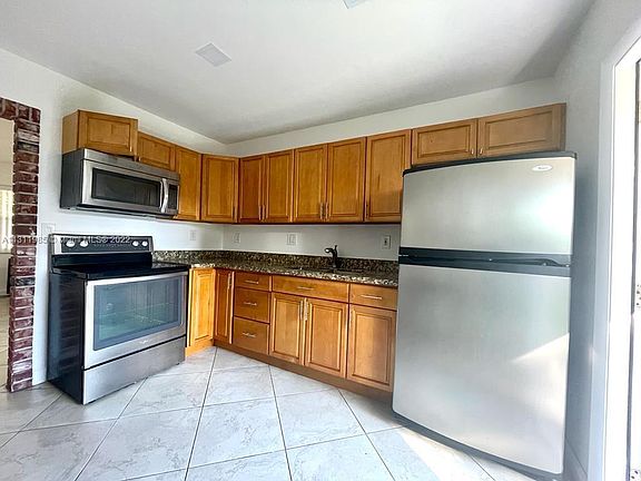 2nd image of 5040 SW 26th Ave #1