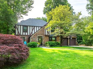 78 Old Pond Rd, Great Neck, NY 11023