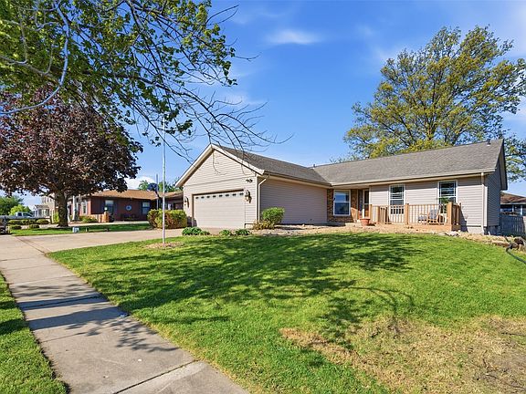 2nd image of 210 Stone Hedge Dr NW