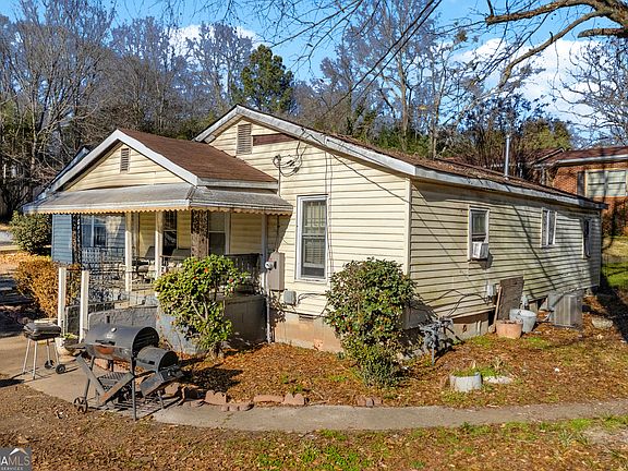 3rd image of 373 Arch St