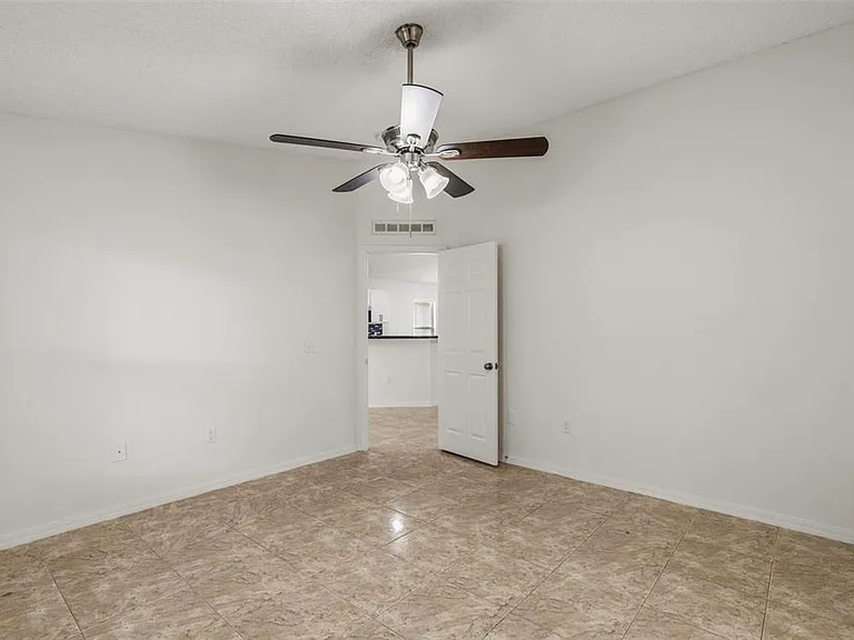 16918 Corner Hill Ct — Photo 12