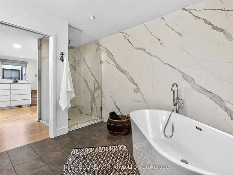 88 Kingsway Way — Photo 23