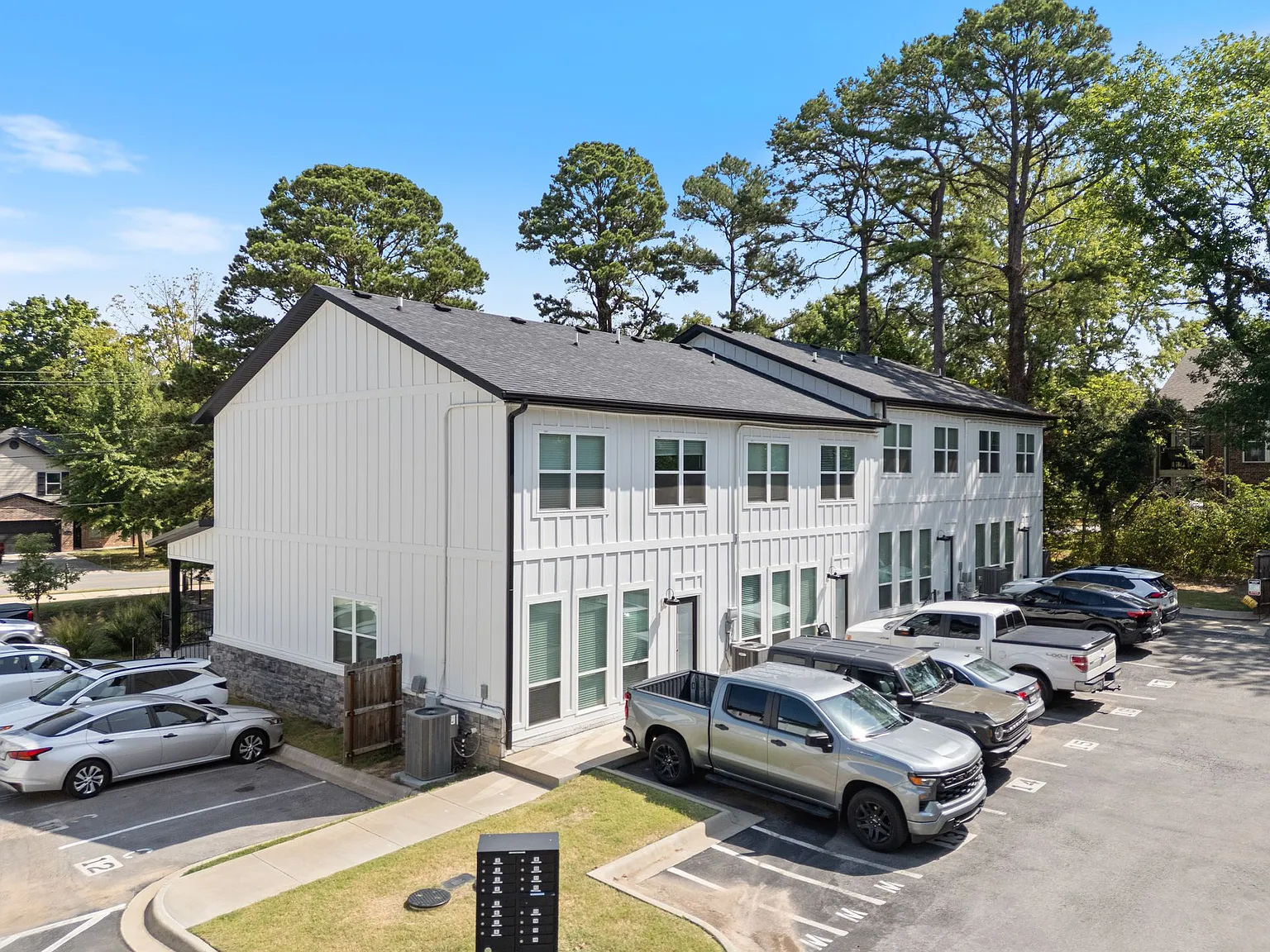 Student Housing Near the University of Arkansas (4bed/3bath) — Photo 4