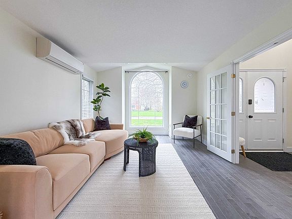 5th image of 16 Lansdowne Ave