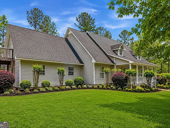 3rd image of 2811 Lullwater Rd
