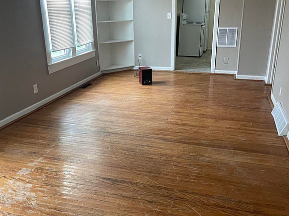 2nd image of 4145 Erskine St