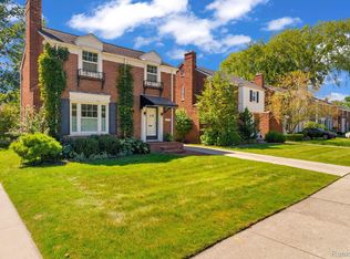 1359 Hollywood Ave, Grosse Pointe Woods, MI 48236