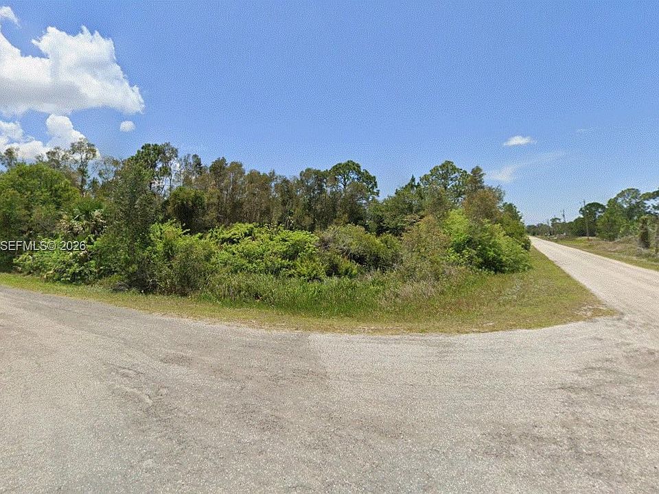 2nd image of 982 Plantation Rd