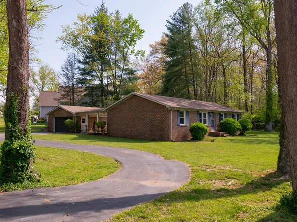 1203 W White Oak Dr, Cookeville, TN 38501