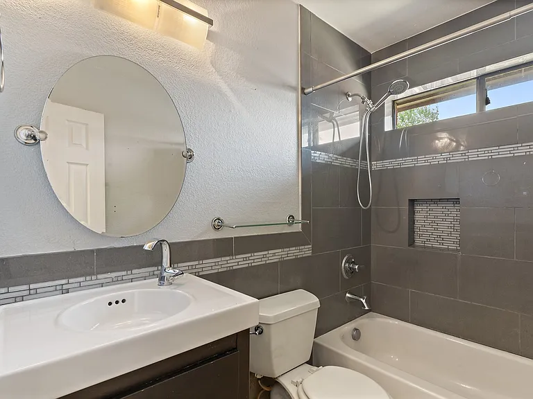 19 Alamosa Dr — Photo 16