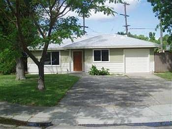 1st image of 404 Lilac Ln