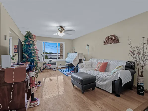 154-05 Riverside Drive image 3 of 21