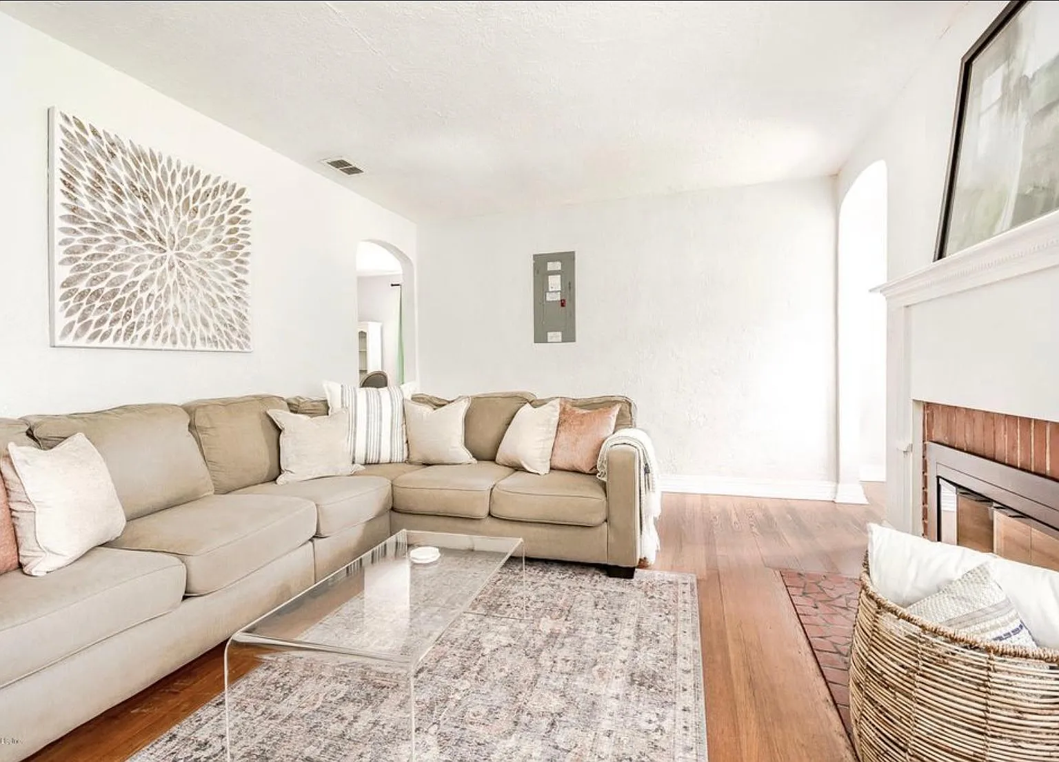 3 bed, 1120 sqft, $2,475 — Photo 4