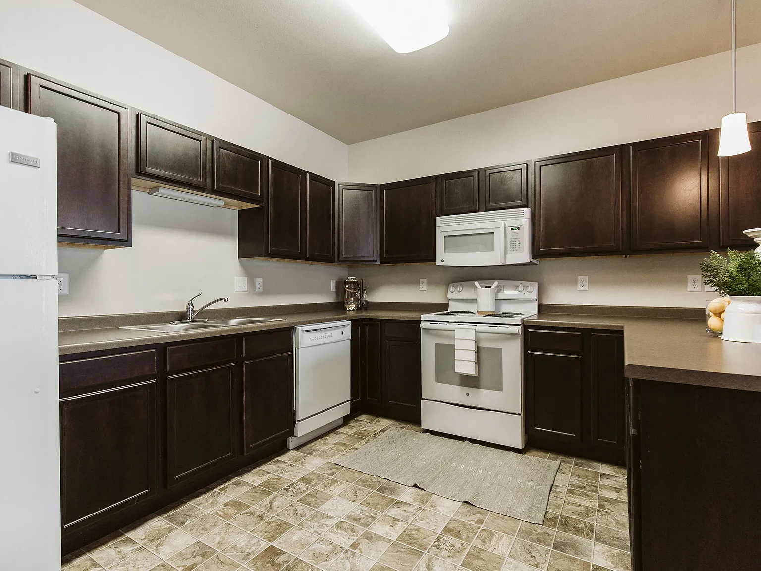 Diamond Bend Apartments — Photo 1
