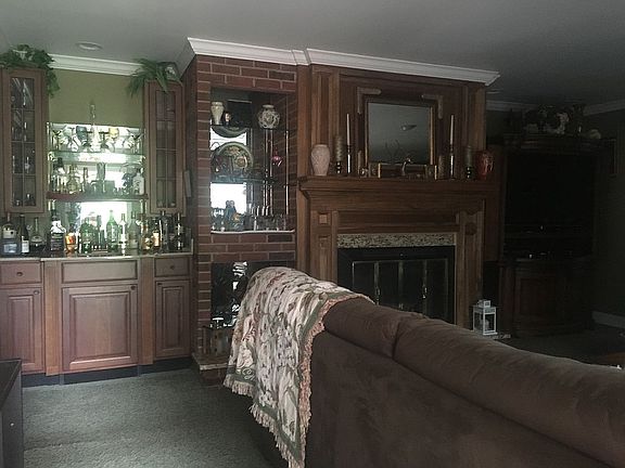Family room with wet bar