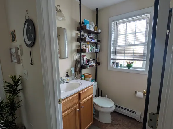8 Kossuth St #201, Biddeford, ME 04005