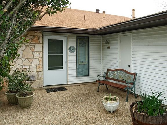 3rd image of 527 Oak Park Dr