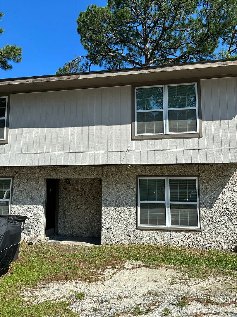 695 Douglas Unit C — Photo 1