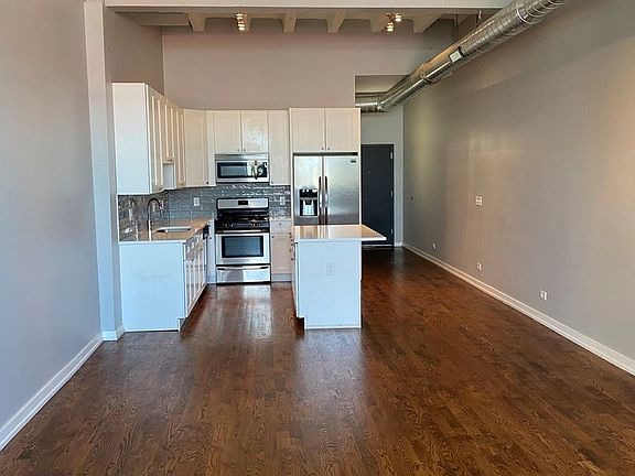 2nd image of 7064 N Clark St #7058-204