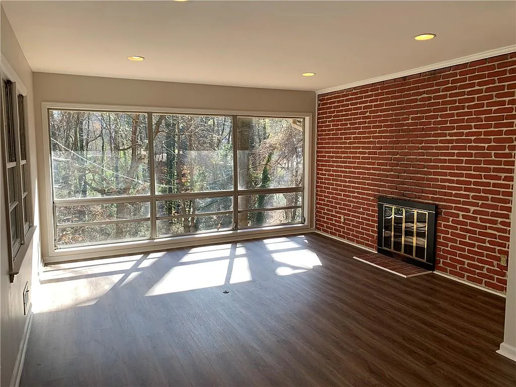 3 bed, 2.0 bath, 1680 sqft, $3,500 — Photo 2