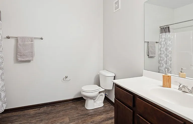 Walnut Lake Apartments — Photo 10