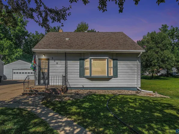 320 SW Park St, Luverne, MN 56156