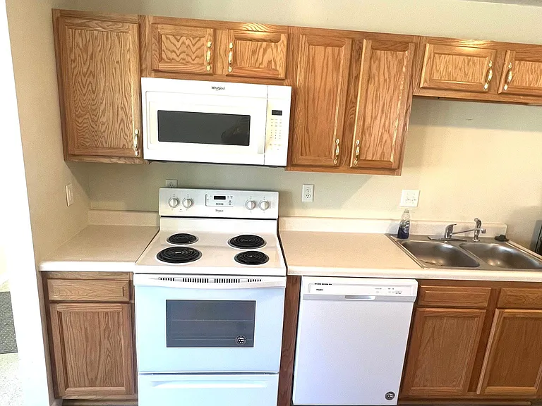 571 Ridgefield Rd — Photo 7
