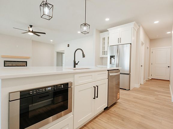 5th image of 18801 Roscommon Rd