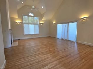 902 W Roxbury Pkwy, Chestnut Hill, MA 02467