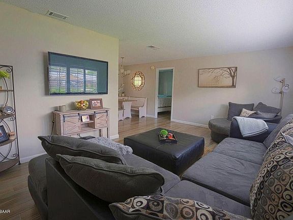 2nd image of 44 Laurel Oaks Cir