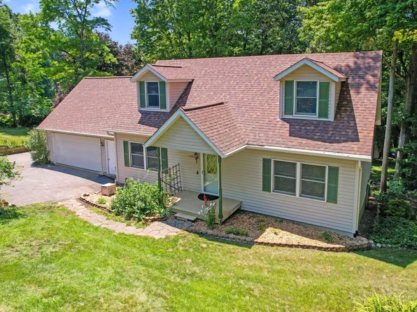 11176 McGregor Rd, Pinckney, MI 48169