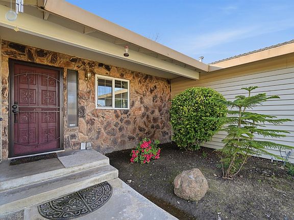 4th image of 1509 Maplehill Rd