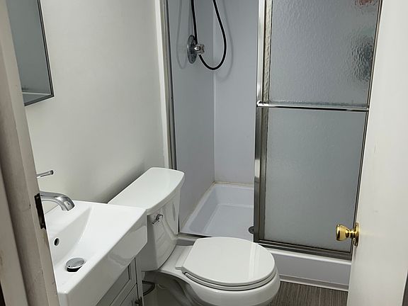 5th image of 17220 Robert St