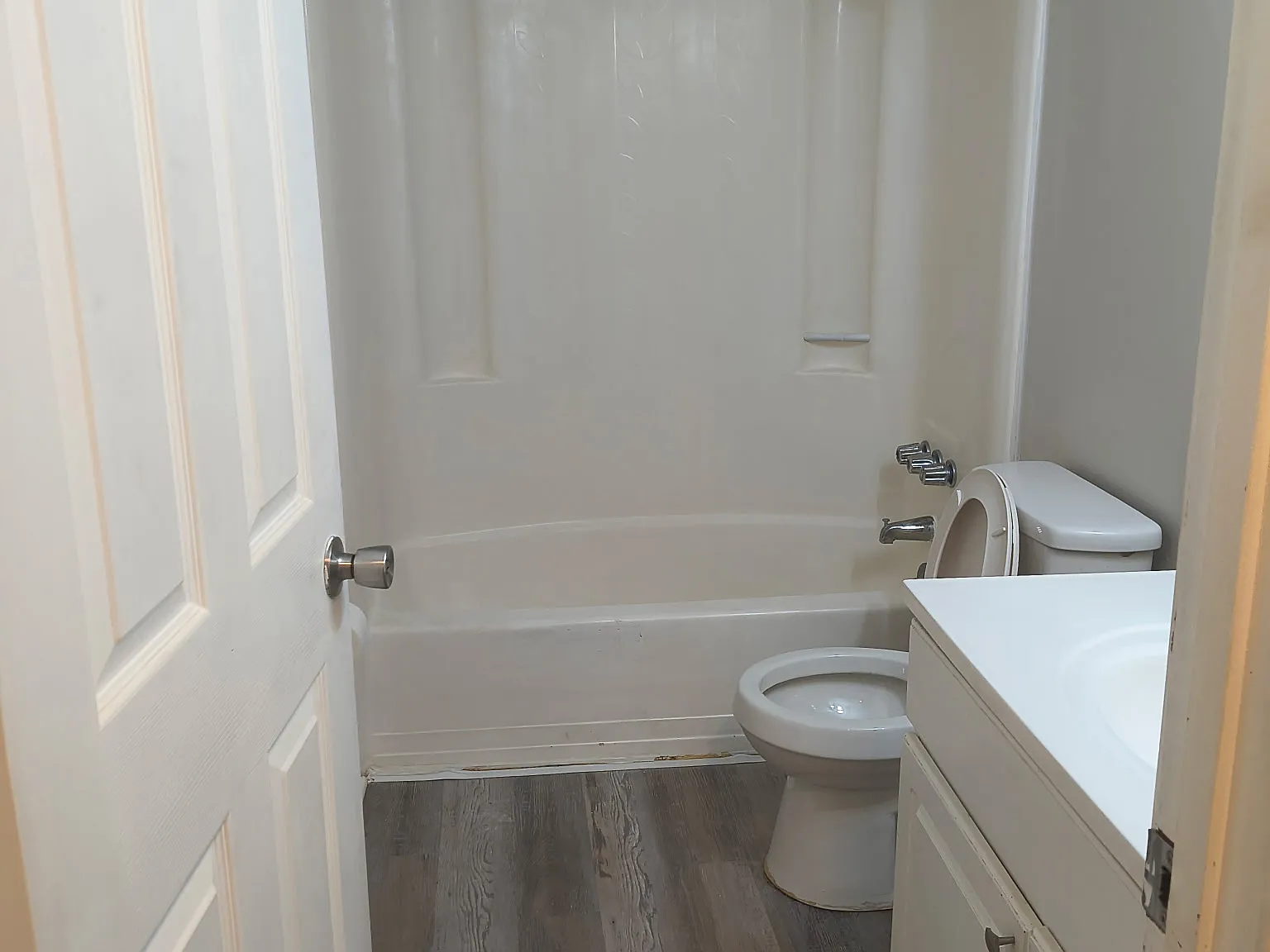 1 bed, 700 sqft, $950 — Photo 2