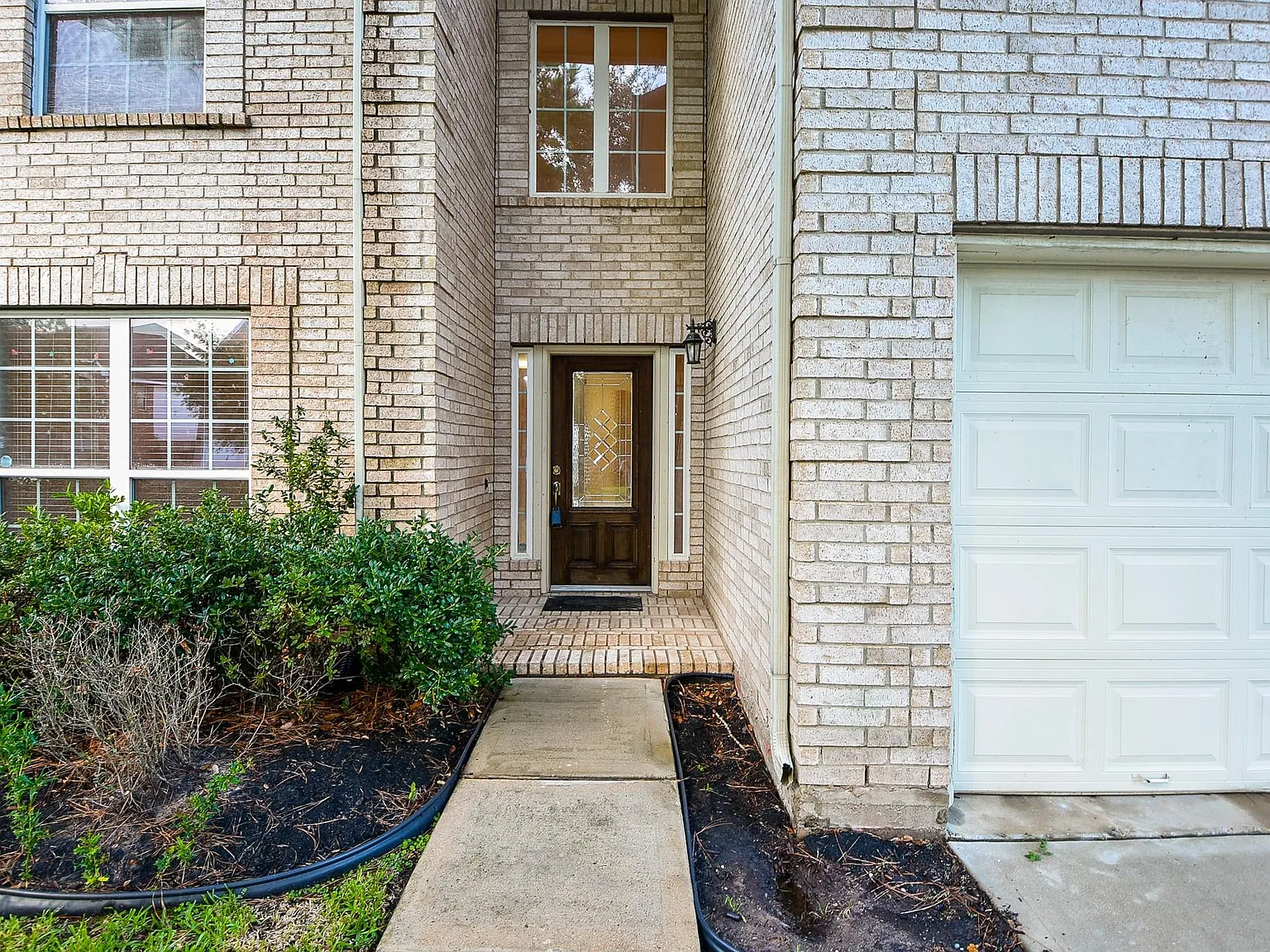 4 bed, 2.5 bath, 2756 sqft, $2,800 — Photo 3