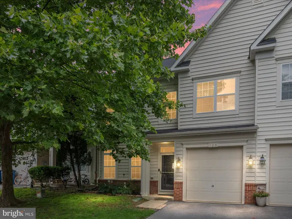 325 Quinton Oaks Cir, Stephens City, VA 22655
