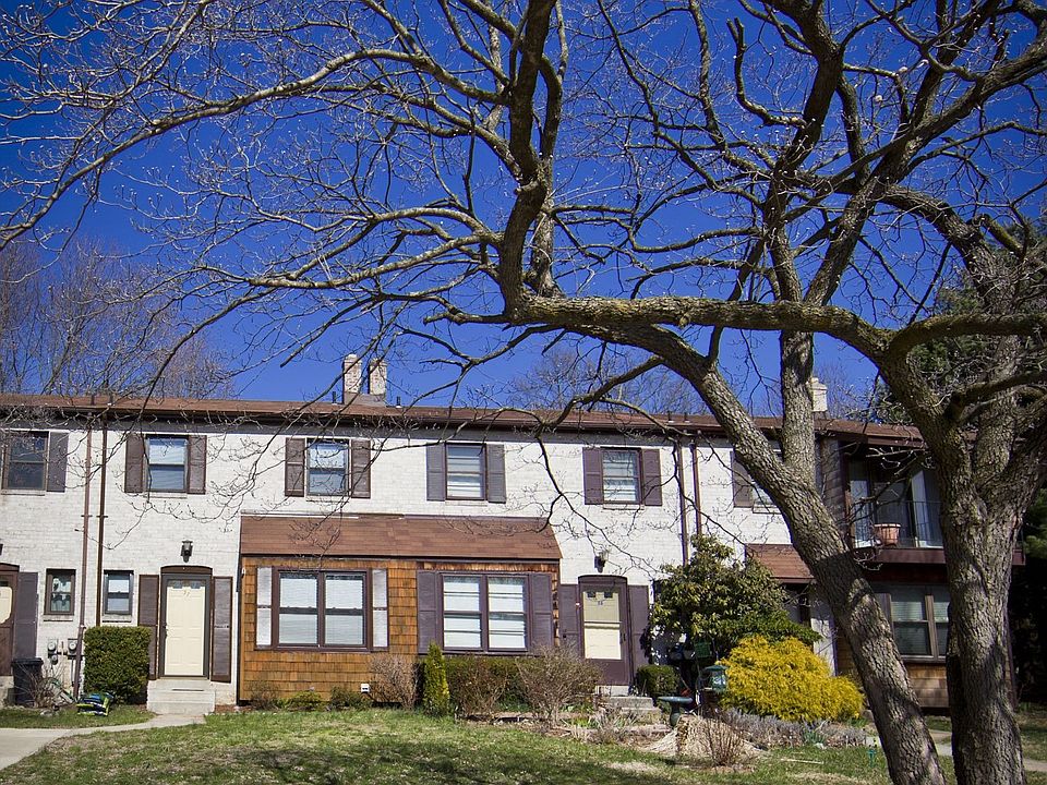 2nd image of 37 Bishop Dr